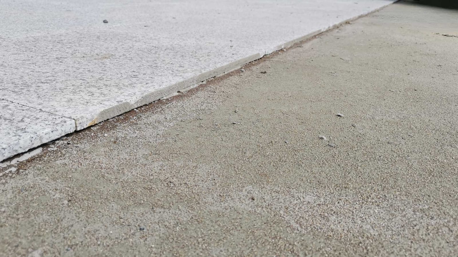 Contractor-applied polyurea underlayment system