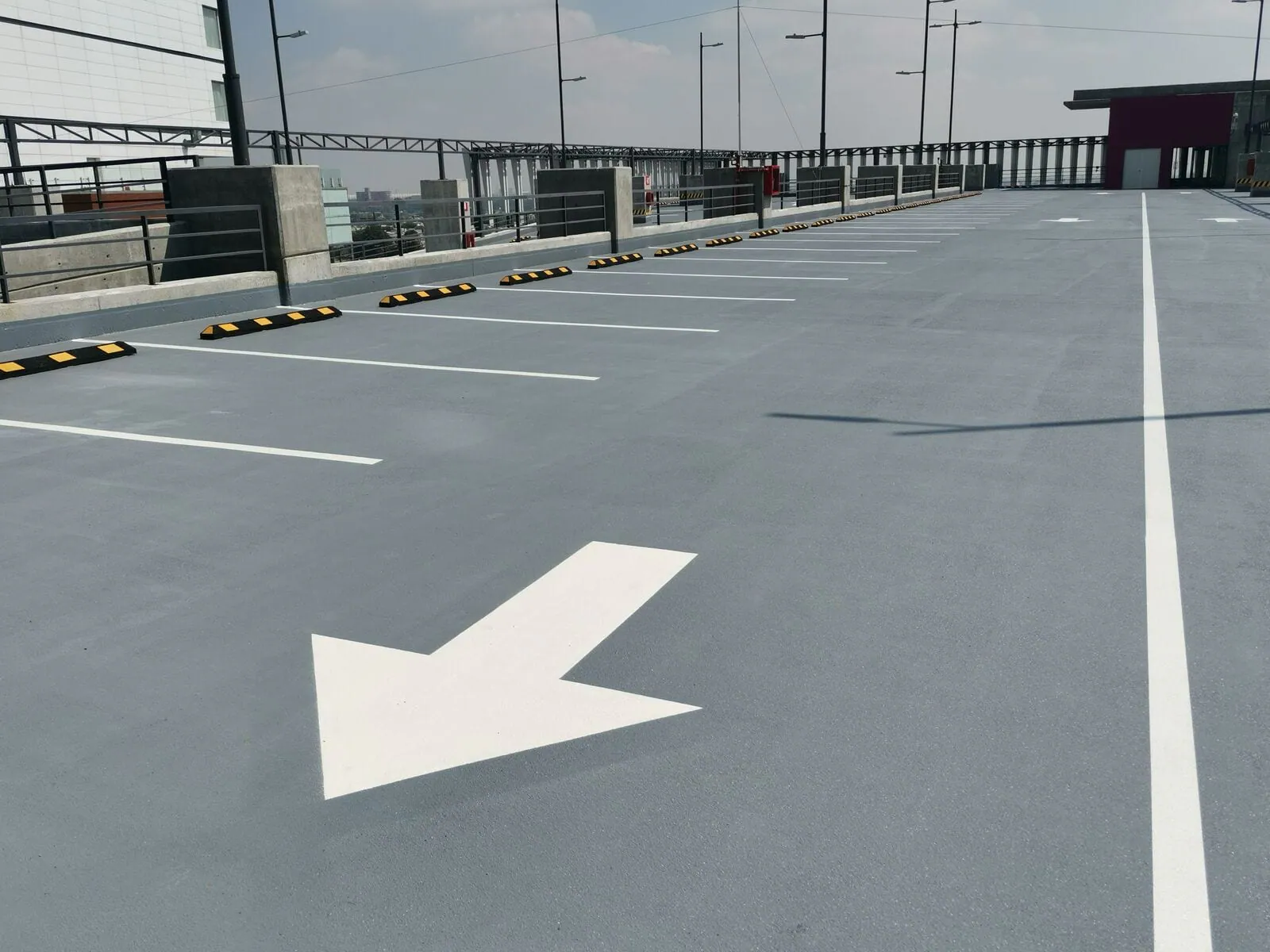 Polyurea traffic deck coating in a parking structure