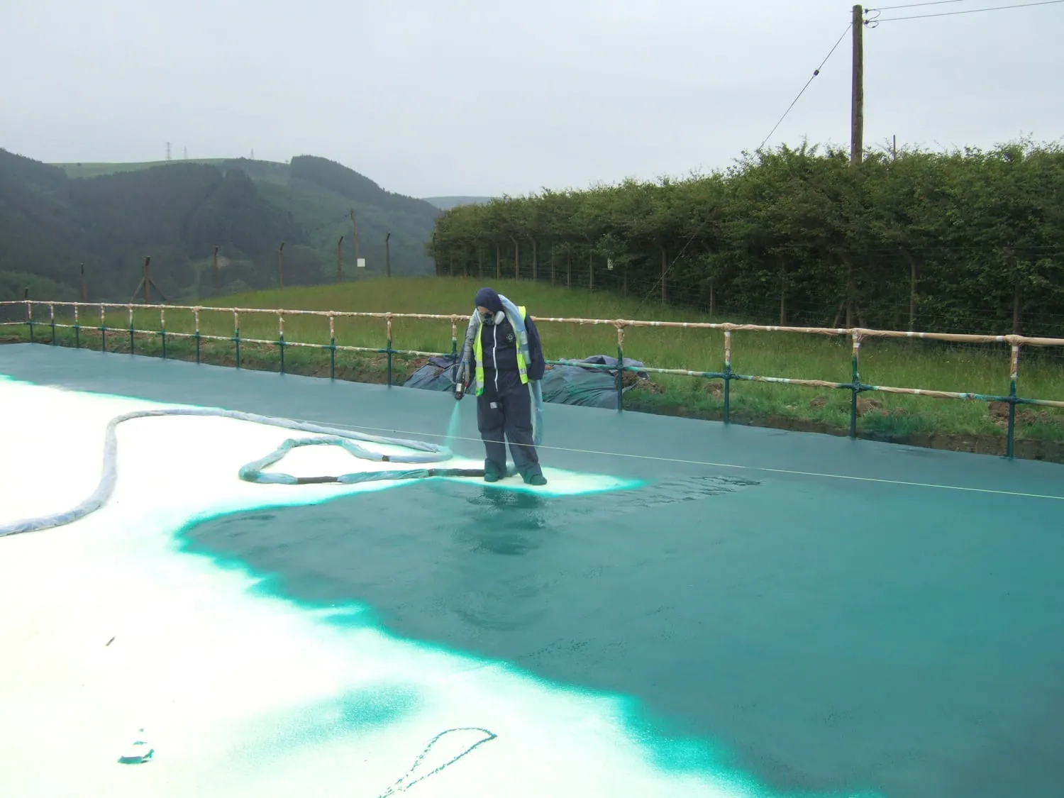 Contractor-applied polyurea tank lining