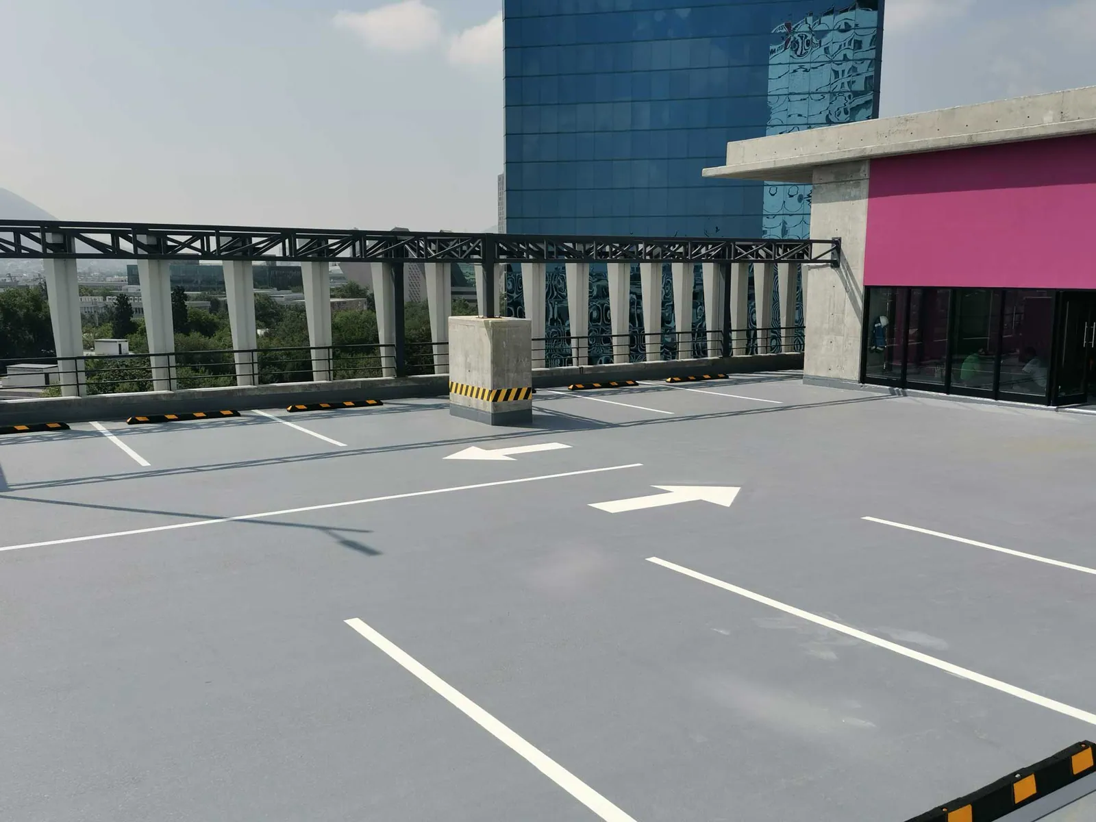 Polyurea traffic deck waterproofing