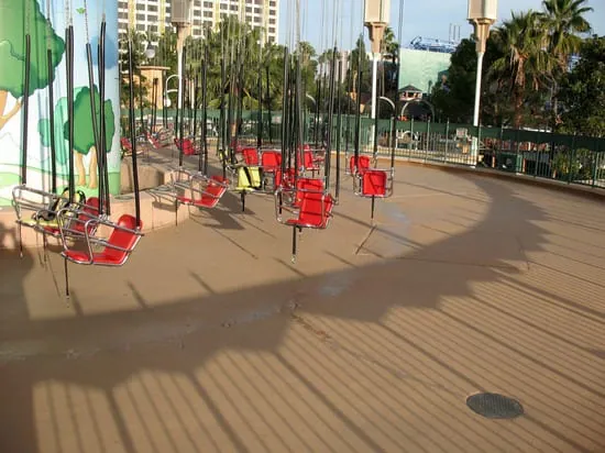 Aliphatic Polyurea for Themeparks